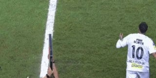 开云网站-内马尔桑托斯首秀：挨踢，被扪，突突突！