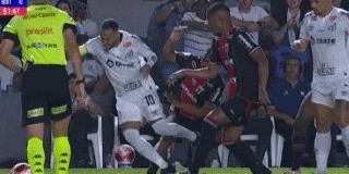 开云网站-内马尔桑托斯首秀：挨踢，被扪，突突突！