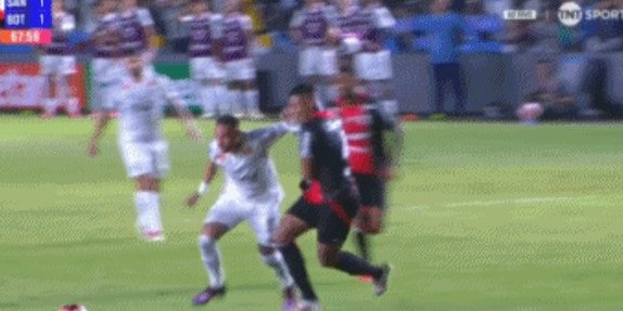 开云网站-内马尔桑托斯首秀：挨踢，被扪，突突突！