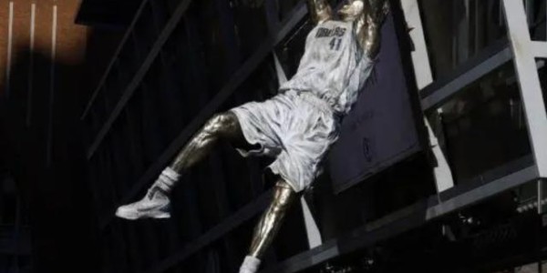 开云线上入口-【2022国际篮坛十大新闻】勇士登顶 拉塞尔与世长辞