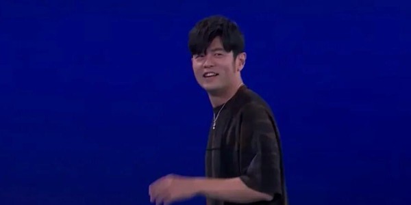 炸！周杰伦今晚打进澳网胜负已分！带着捐出100万澳币的豪气登场