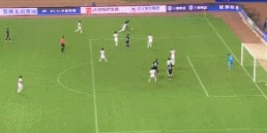 图多列小禁区内倒地裁判没表示，半场结束图多列持续跟裁判沟通