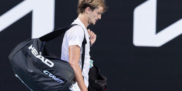 开云线上入口-兹维列夫印维赛“屈辱”出局 场外危机燃烧至场内？