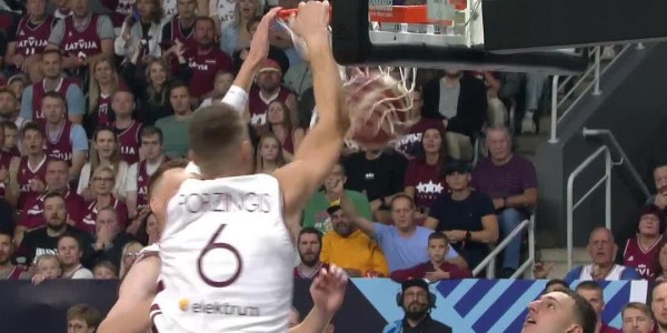 开云线上入口-惨遭约老师压制，波尔津吉斯7中3得14分6板2助1断3帽，三分4中0