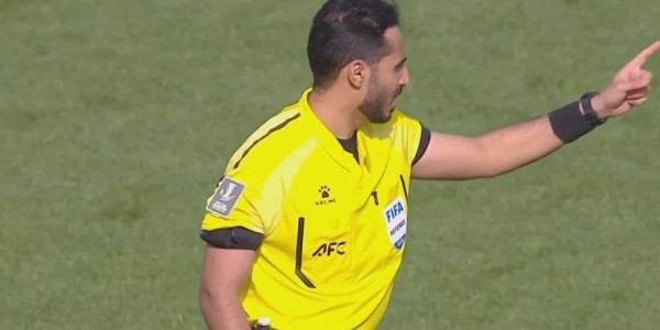 开云线上入口-西亚裁判坑惨中国男足，被踩踏遭无视+连续给黄牌，真的太黑了