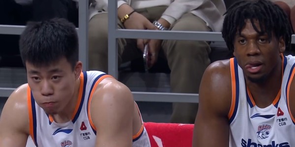 开云线上入口-徐杰7中0，胡明轩9中1，40分惨败，张镇麟22分爆发