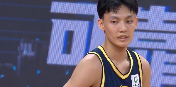 开云线上入口-徐杰7中0，胡明轩9中1，40分惨败，张镇麟22分爆发